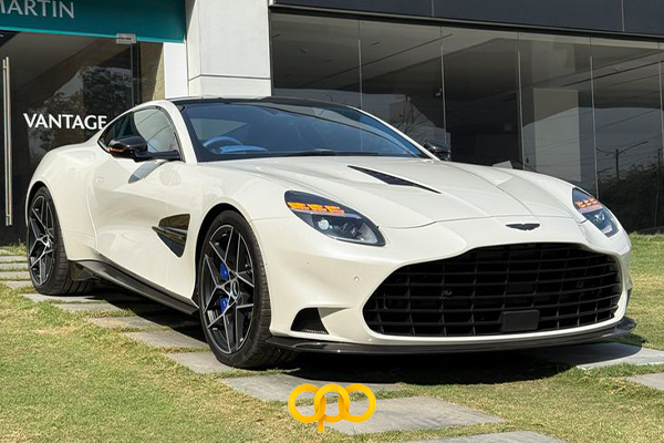 Aston Martin Vanquish V12
