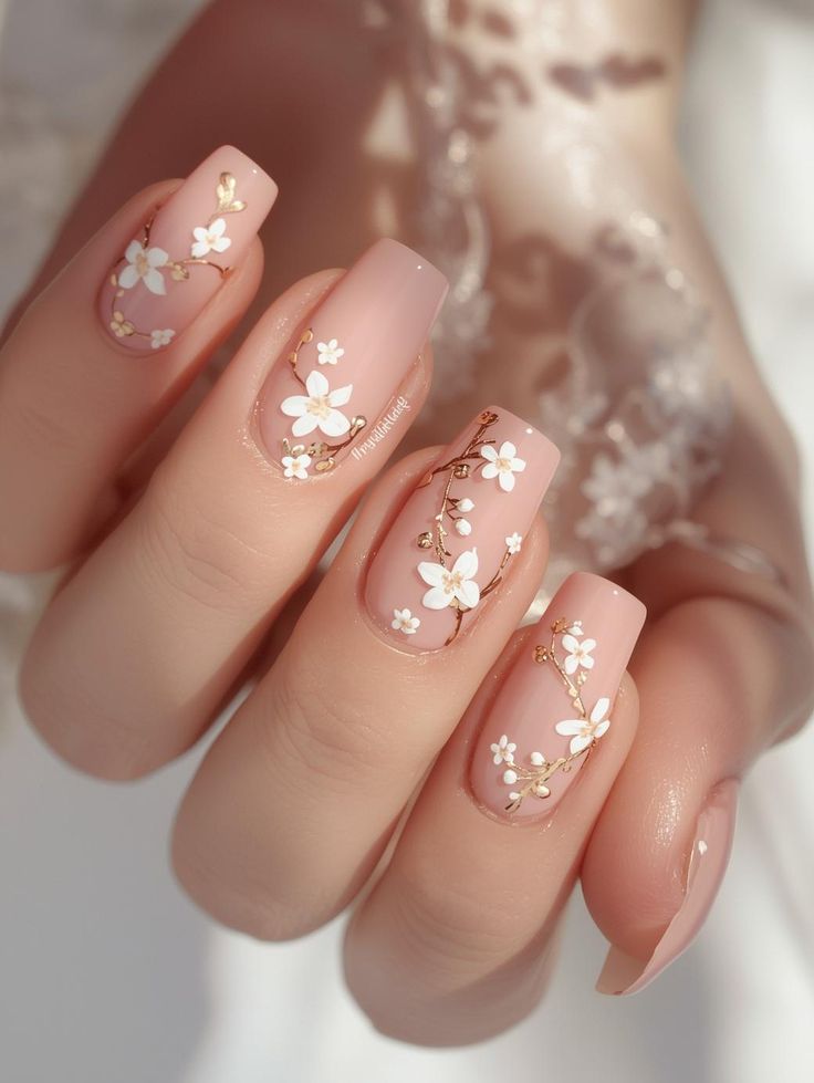 رنگ و طرح ناخن جذاب برای عید ۱۴۰۵ 3