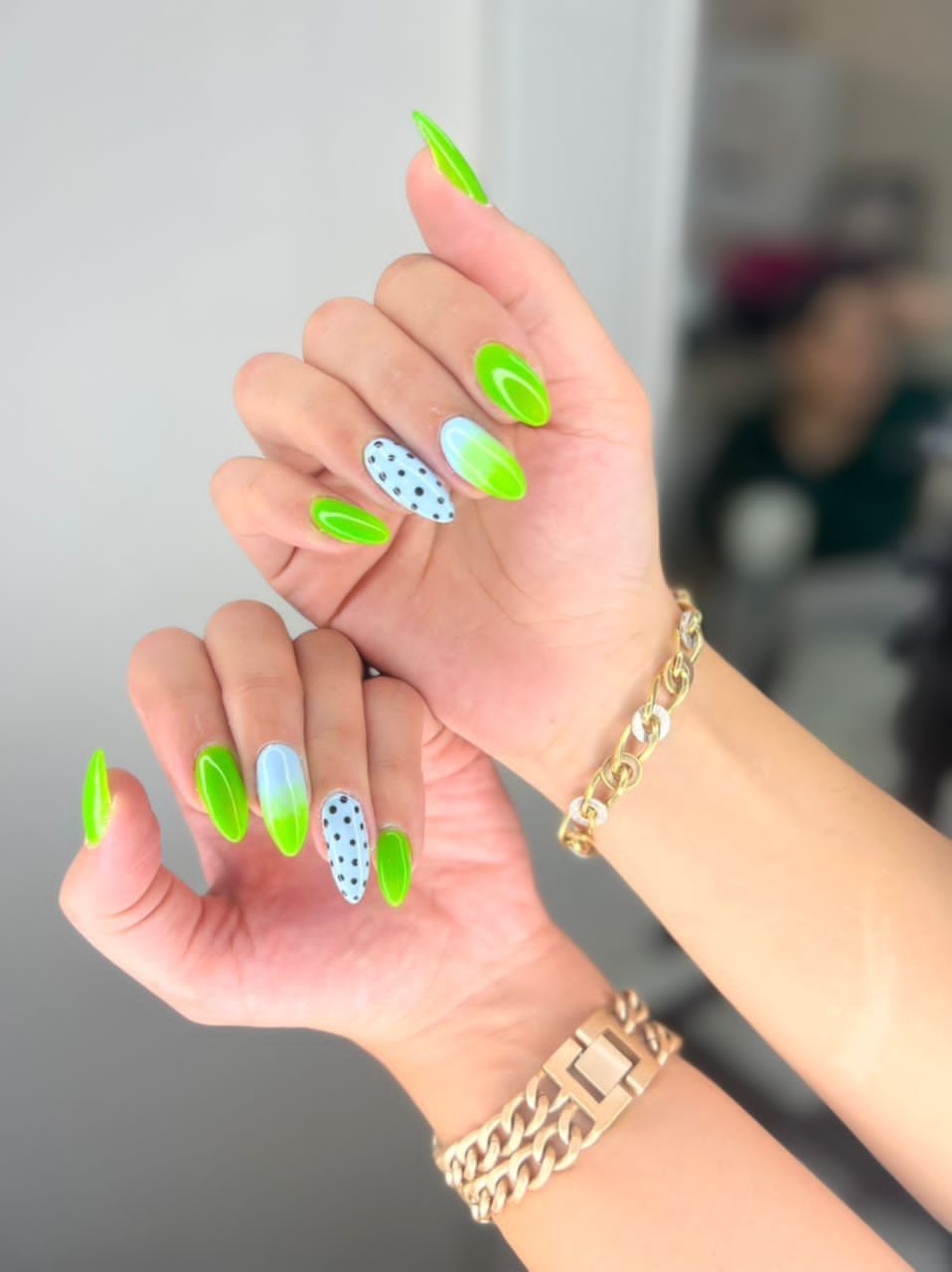 رنگ و طرح ناخن جذاب برای عید ۱۴۰۵ 5