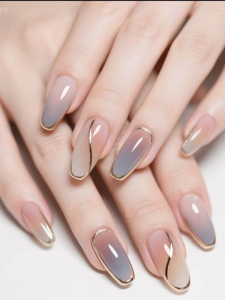 رنگ و طرح ناخن جذاب برای عید ۱۴۰۵ 13