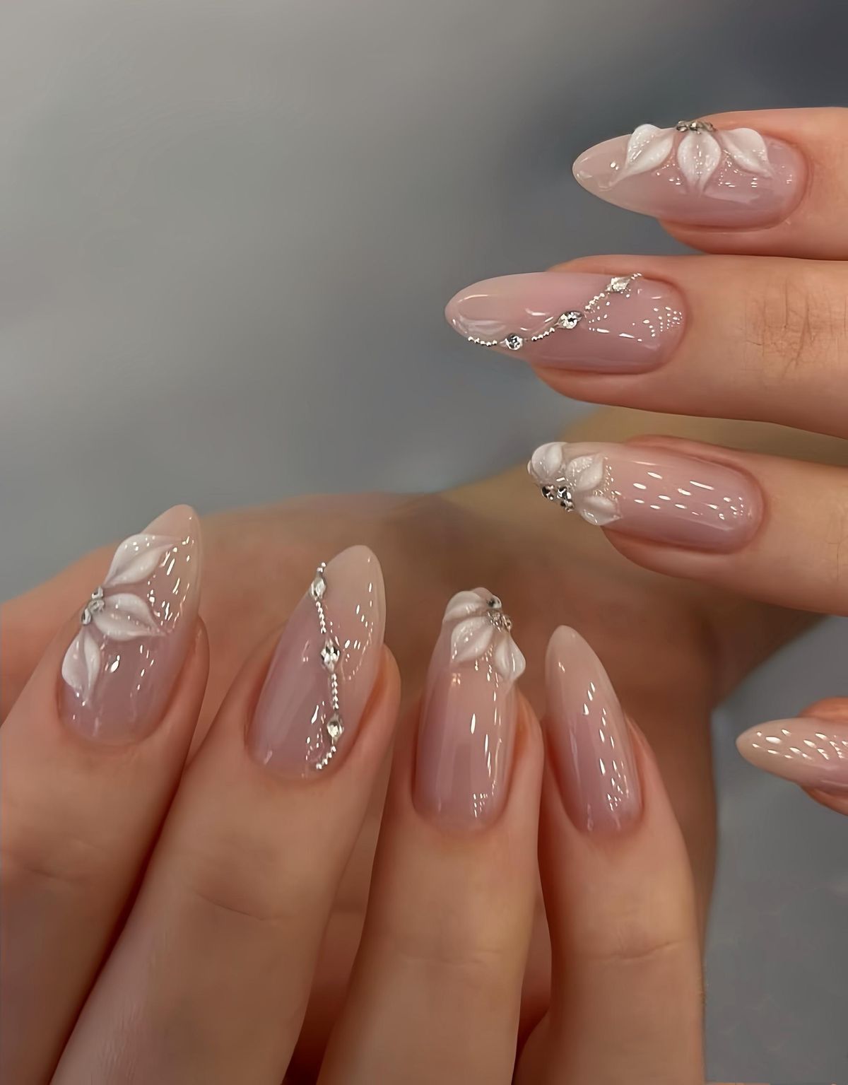 رنگ و طرح ناخن جذاب برای عید ۱۴۰۵ 16