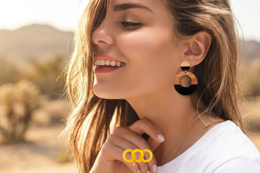 چگونه زیورآلات چوبی را با لباس ست کنیم؟ 2